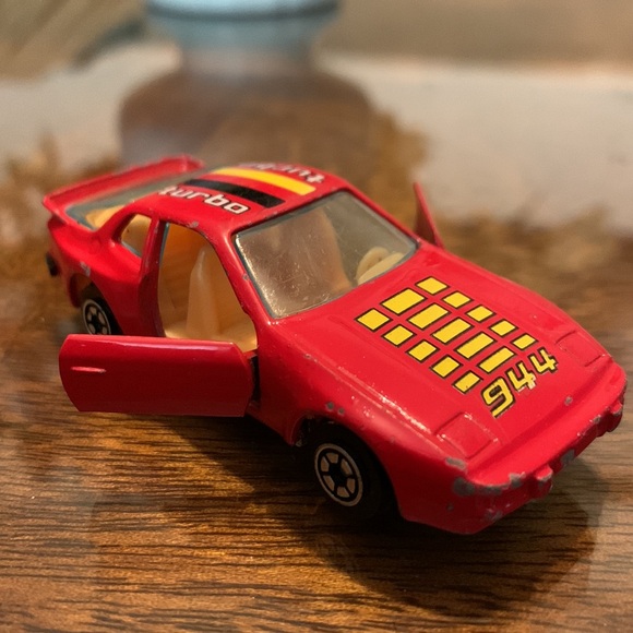 Yatming No. 1089 Red Porsche 944 Turbo 1986 Doors Open Car Metal collectible Toy - Picture 2 of 10